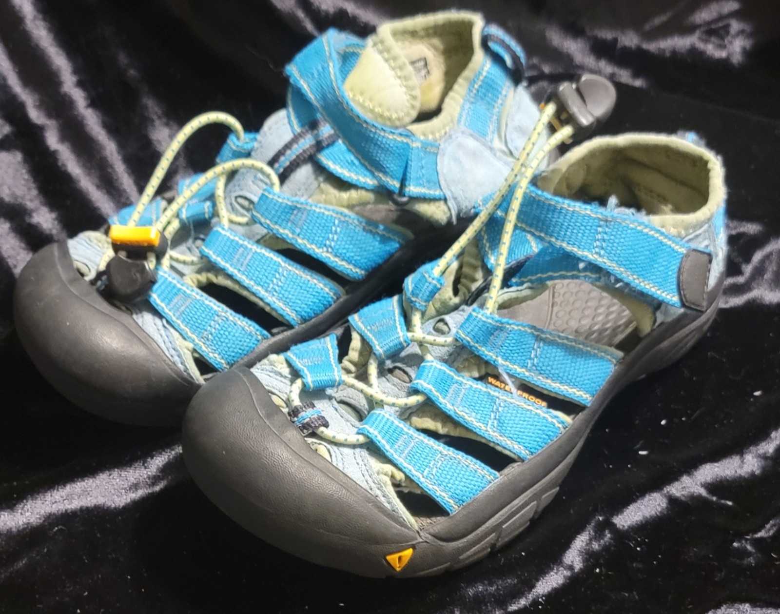 Sandali blu Keen Newport taglia 4 impermeabili sportivi ragazzi ragazze