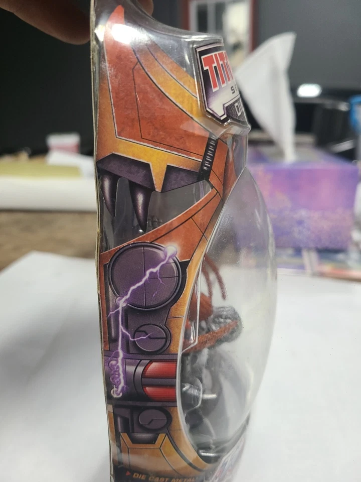 Titanium Series DieCast Hasbro Transformers Unicron con base de exhibición 2006 Foto 4 de 4