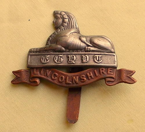 Bi-METAL WW1 LINCOLNSHIRE REGIMENT CAP BADGE - C711