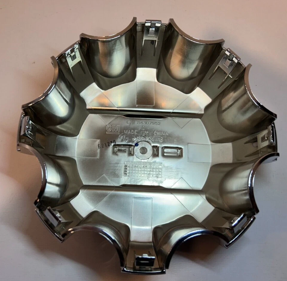 2021-2024 GMC Sierra Denali 2500 3500 HD Chrome Center Cap OEM   84307952 - Image 4 of 4