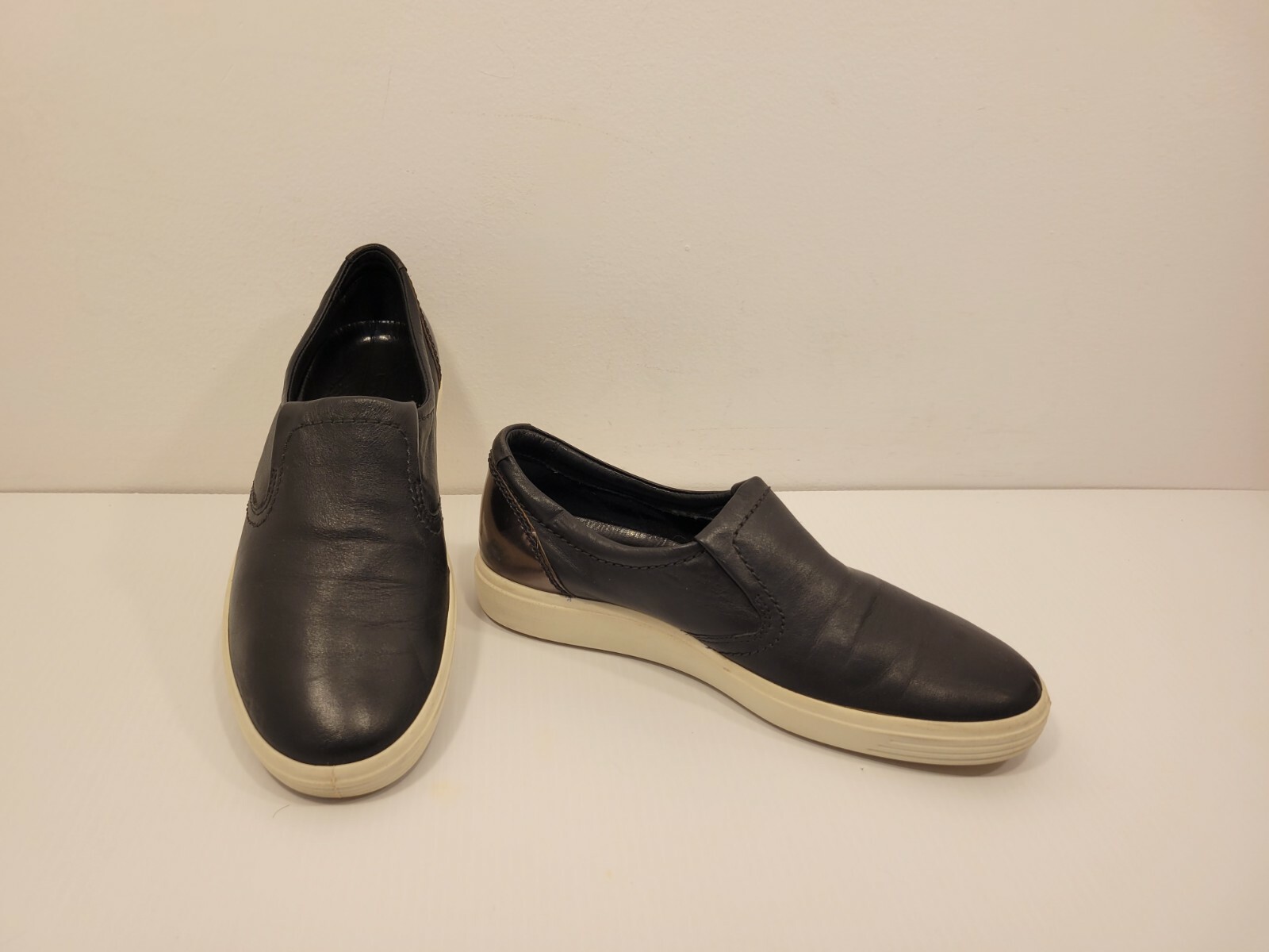 ecco black leather slip on sneakers