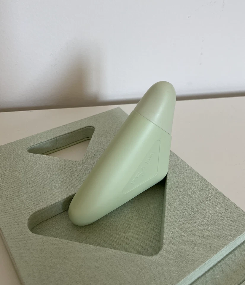 Prada 美容护手霜 1.6 盎司限量版包装 — 第 4/4 张图片