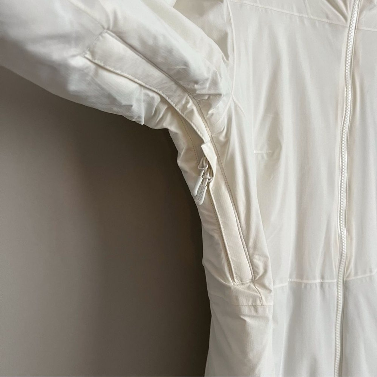 LL Bean Waterproof Packaway Jacket Medium Ski Out… - image 7