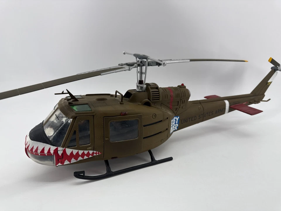 Ultimate Soldier UH-1C Huey Easy Rider 1:18 Helicopter 1st Air Cavalry 2004 Toy - Image 4 of 4