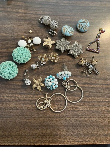 Vintage Costume Jewelry Earrings Lot of 25