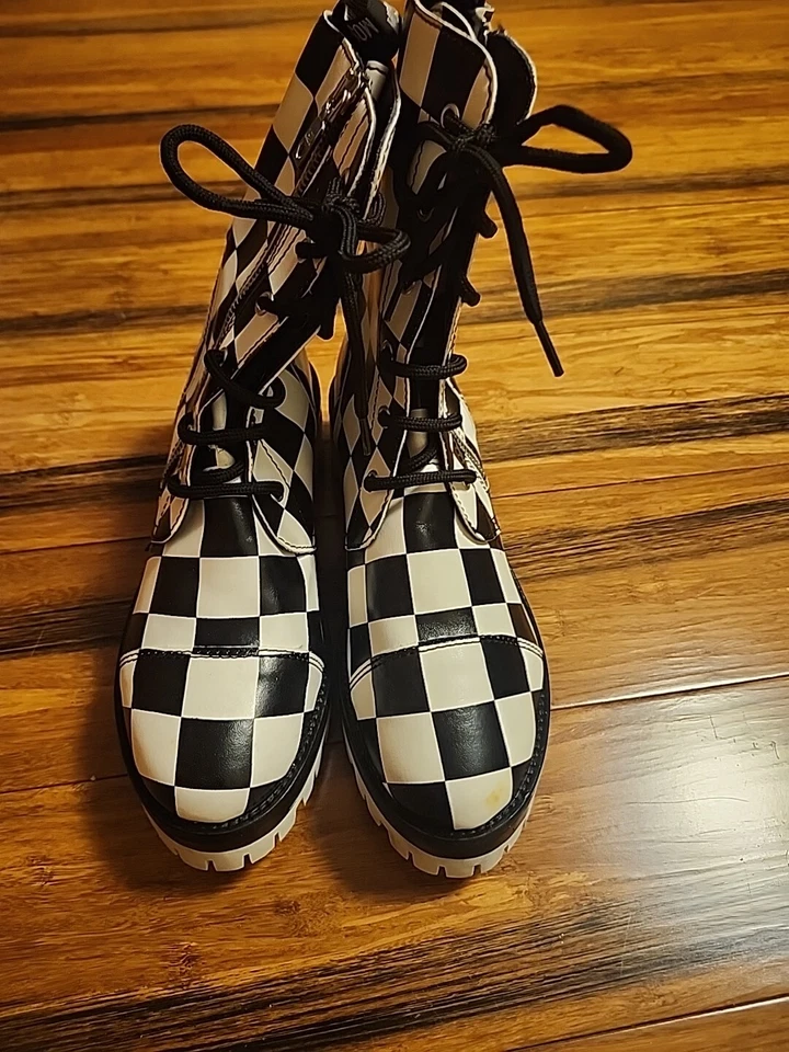 Botas de combate Love Moschino para mujer de cuero con estampado a cuadros talla IT 37 US 6 Foto 2 de 4