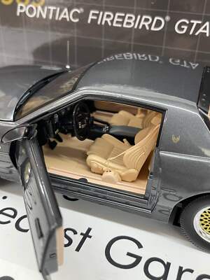 GREENLIGHT 1989 Pontiac Firebird GTA Grey w/ Tan Interior 1:18