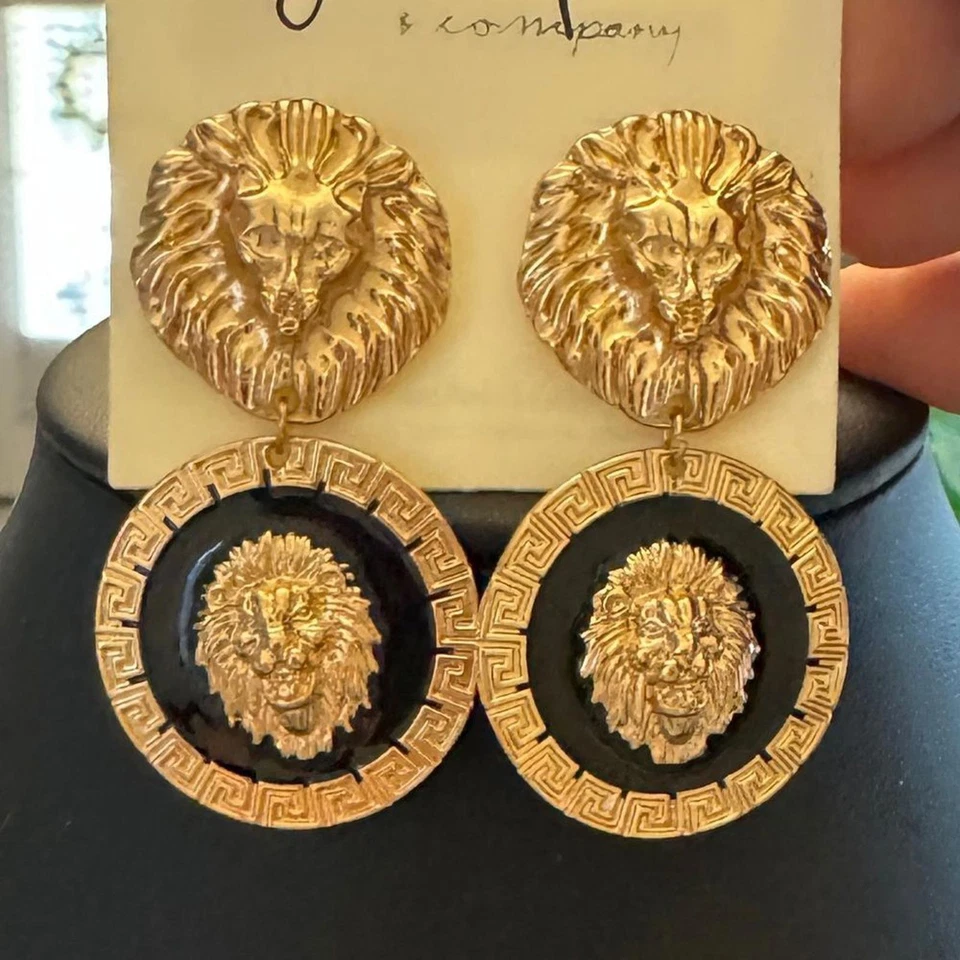 Luxury gold & Black LEATHER choker necklace + matching LION HEAD drop earrings - Image 3 of 4