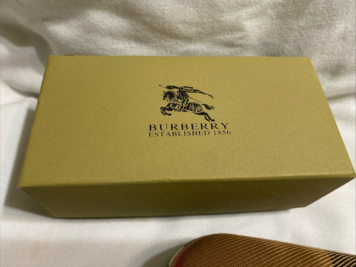 Burberry Classic Nova Check Plaid Hard Clamshell Sunglass Eyeglass Glasses Case BURBERRY Classic Nova Check Plaid Hard Clamshell Eyeglasses  main image 2