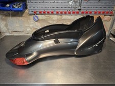 PLASTICA CARENA FASCIONE POSTERIORE CON STOP E FRECCE APRILIA SCARABEO 100 4T