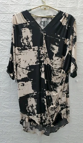 UNDERCOVER Abito nuovo MUUVMENT Bt TEE Picasso's Secret scollo a V senza peso nero crema taglia unica