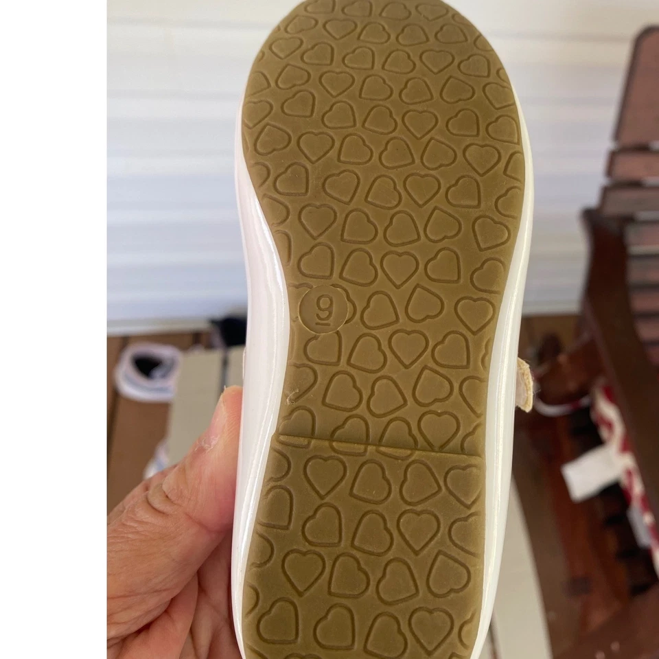 Okie Dokie 白色专利 Mary Jane 正装鞋蝴蝶结细节女孩 9M 码 — 第 3/4 张图片