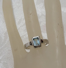 925 STERLING SILVER RING WITH SPARKLING CLEAR BLUE STONE SIZE 8.5