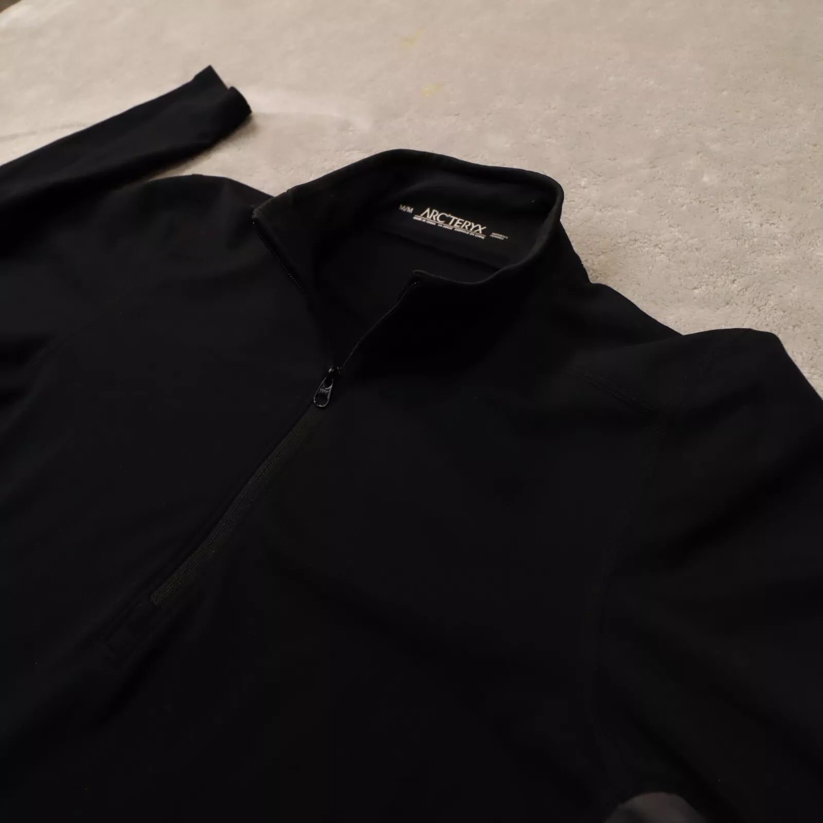 arcteryx lightweight quarter zip pullover base-layer
