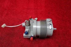 Robinson Helicopter R44 II Hydraulic Reservoir W/ Switch PN D211-2, 25L10833-2