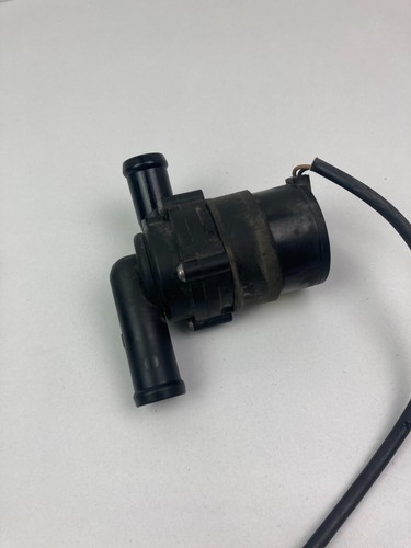 2007 - 2013 Volvo S80 Water Pump OEM 9015674A - Picture 2 of 8