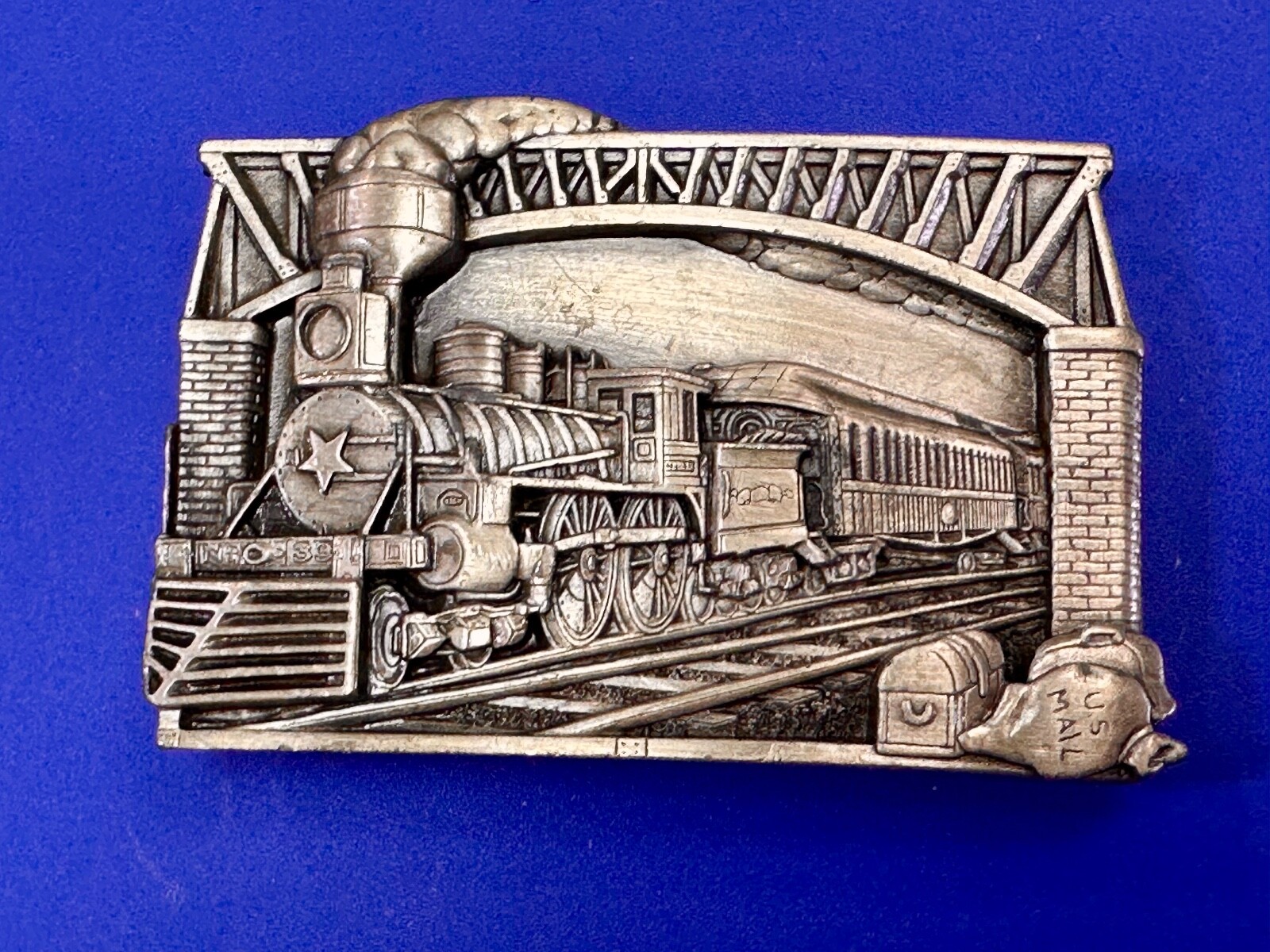 RR Train Steam Engine Under Bridge Collectors 70'… - image 2