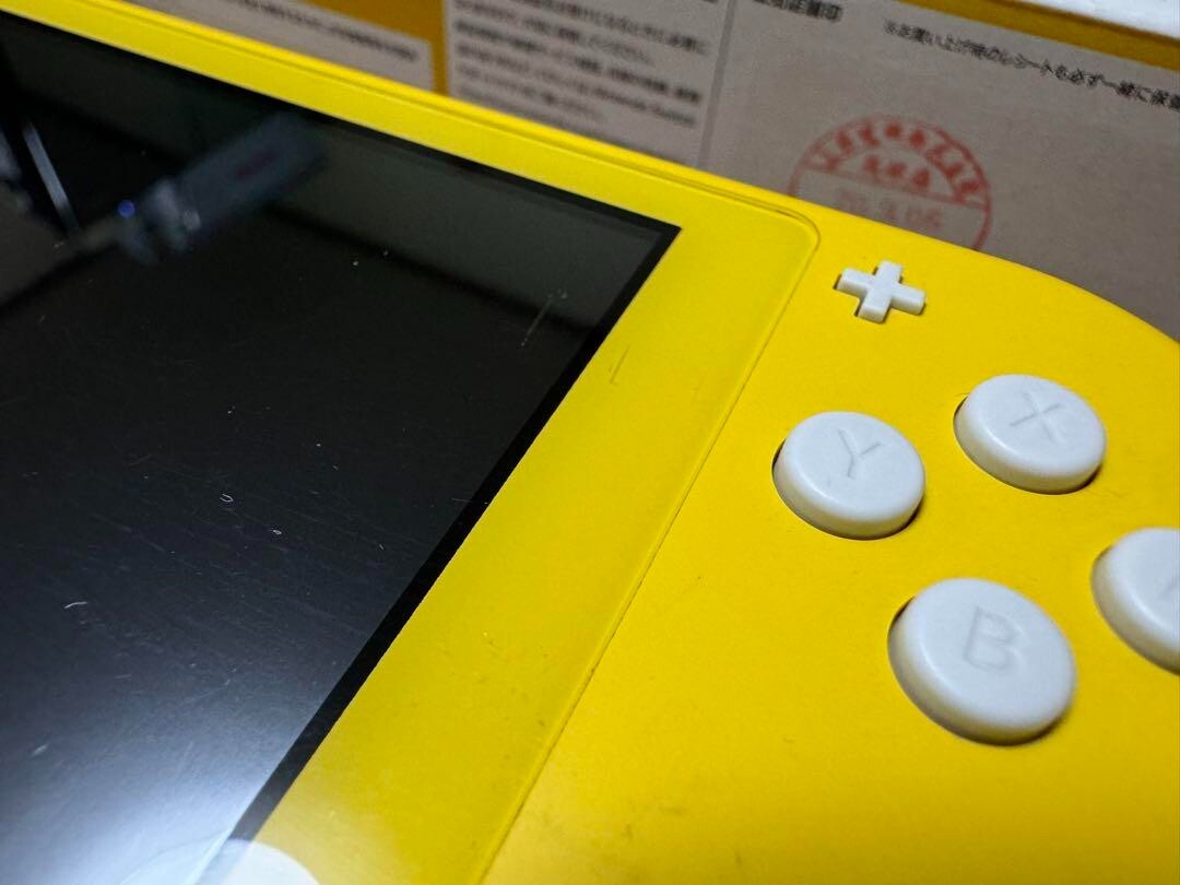 Nintendo SwitchLight 黄色 Amazon.com: Nintendo Switch Lite - Yellow : Video Games