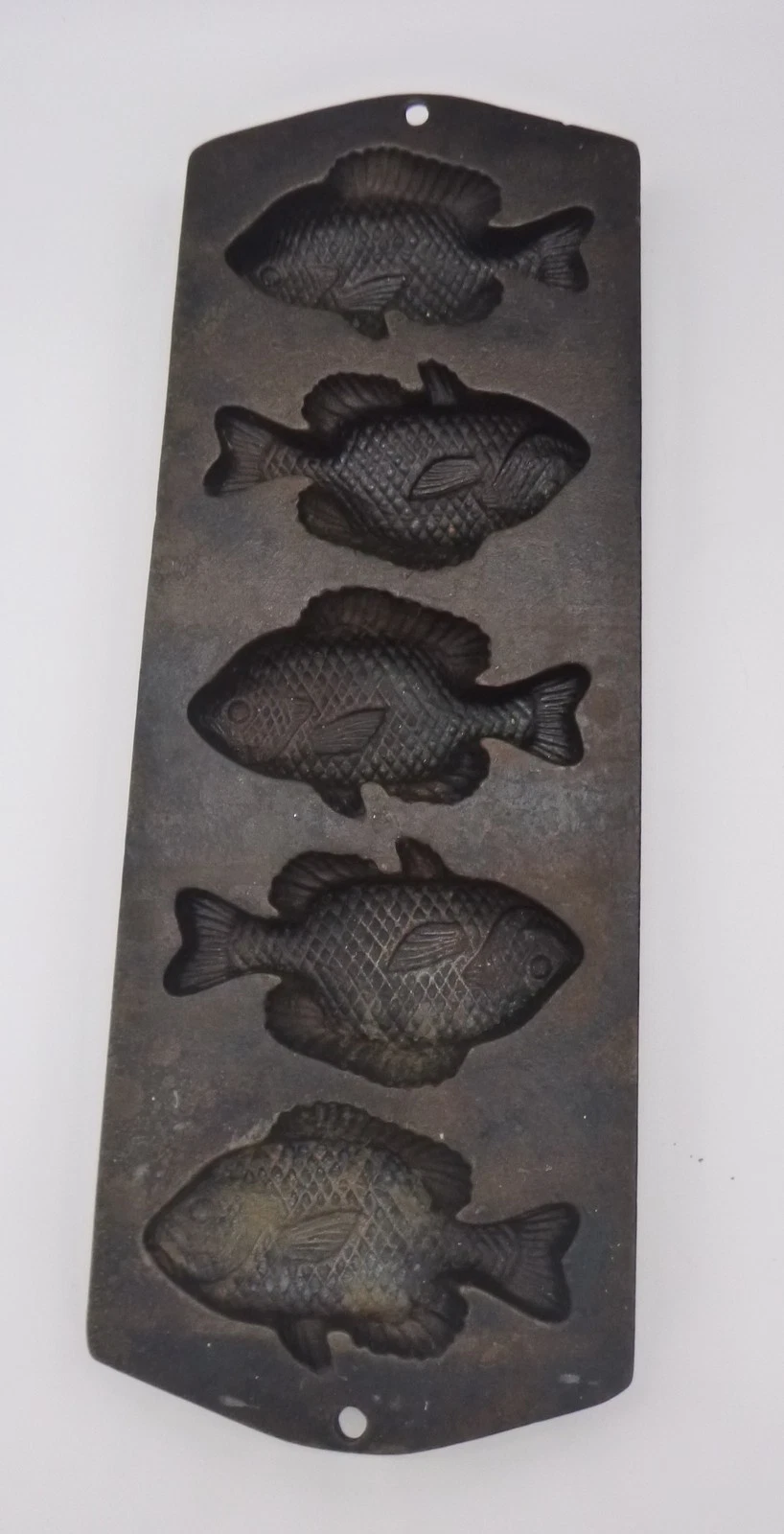 Lodge Fish Mold Cast Iron mini Corn bread 5PP2 Cabin Farmhouse