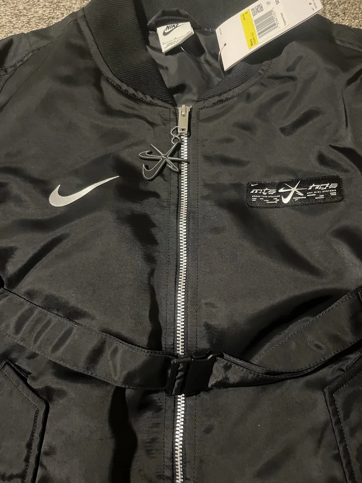 Chaqueta de bombardero Nike x Megan Thee Stallion negra pequeña Foto 4 de 4
