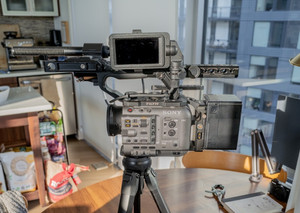Sony FX6 Cinema Camera Kit – Only 490 Hours – V-Mount, Bright Tangerine, MKE 600