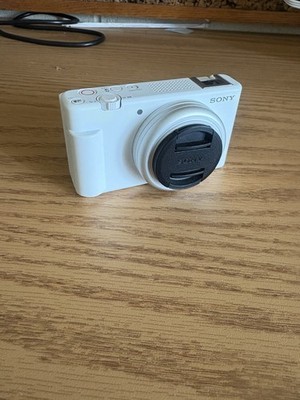 Sony ZV-1F 20.1MP Vlogging Camera - White With 4 Batteries And Charging Port