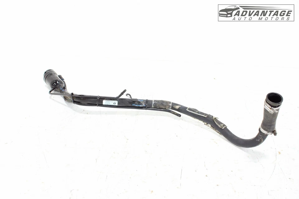 Chrysler 300 S 2011-2019 tanque de combustible trasero tanque de llenado cuello manguera tubo OEM Foto 3 de 4