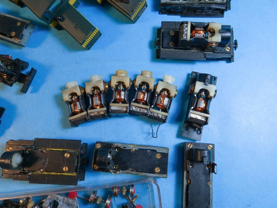 MINITRAINS-ROCO HOe VINTAGE NARROW GAUGE USED PARTS LOT-MOTORS, SHELLS, CHASSIS+ - Image 4 of 4