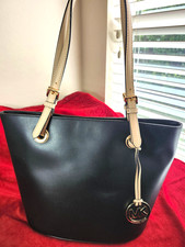 PRISTINE Michael Kors shoulder bag