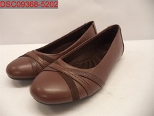 Easy Street Women's Size 6.5W Tan Derry Slip on Flat Shoes 193073203598