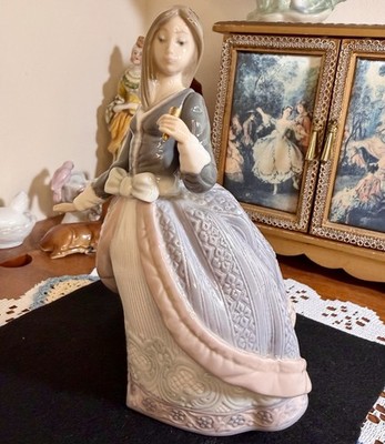 Lladró #5211  Angela  Figurine DAISA 1983 Spain   Missing Parasol