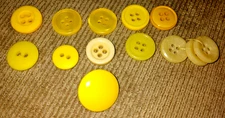 VINTAGE 2-4 HOLE &SHANK BUTTONS MISC ASST SIZES YELLOW SHADES 60s ACRYLIC 13