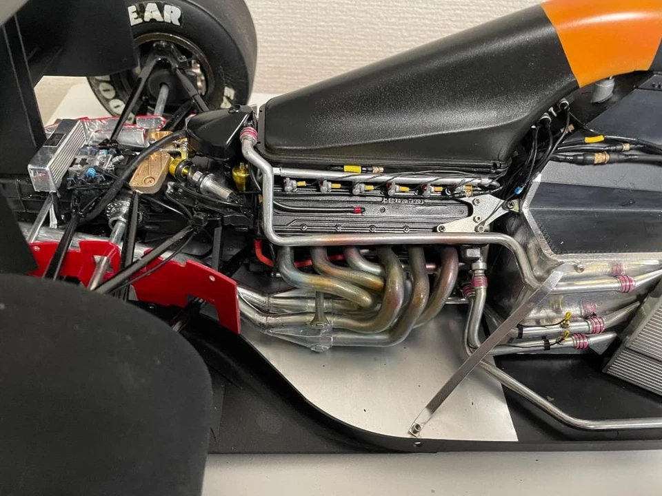 Rosso 1/8 Scale Ferrari 643 F1 Car Model with Detailed Engine Structure - Image 2 of 4