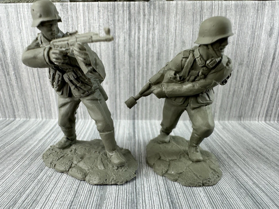Conte Collectibles WWII Lot Of 8 German Toy Soldiers 54mm - Image 4 of 4