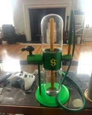 DR. GREENTHUMB'S X STÜNDENGLASS GRAVITY HOOKAH GREEN