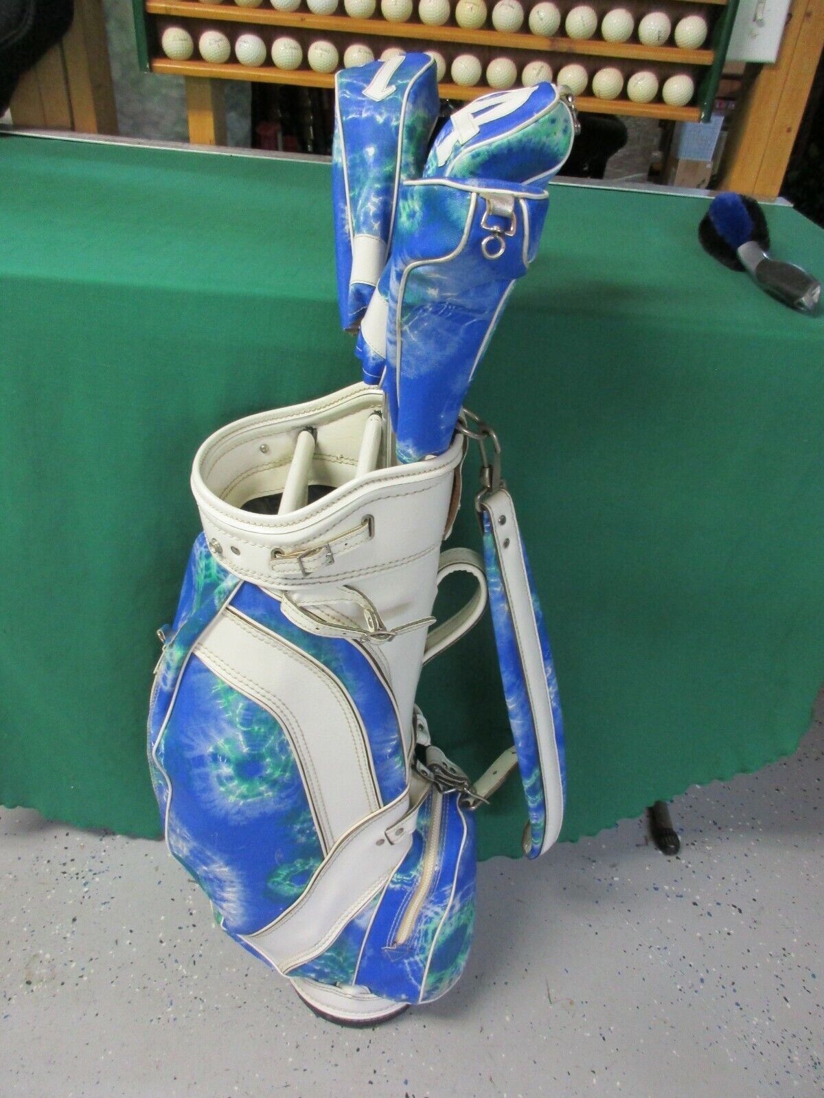 Ladies Burton Classic Style Golf Bag - 4 head covers and rain hood - Very  Nice! | eBay