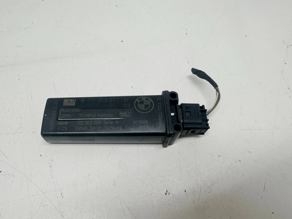 H30890 2010-2013 BMW 535i GT 550i GT TIRE PRESSURE MONITERING SENSOR 6771043 OEM - Image 2 of 4