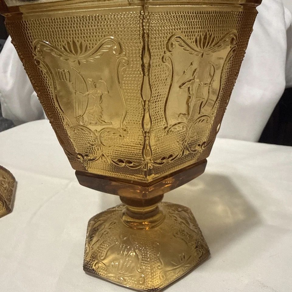 Plato de Caramelo Zodiaco Ámbar Vidrio Imperial De Colección | Tarro con Patas Con Tapa | Astrología Foto 2 de 4