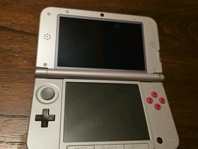 Nintendo 3DS XL Retro Silver Edition No Stylus Or Charger! Works!!