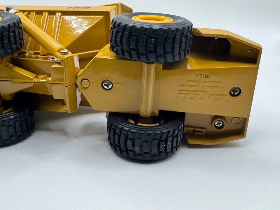 Camión de volteo articulado Cat Caterpillar D350D fundido a presión ERTL 2431 1992 amarillo Foto 4 de 4