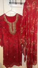 Women  s Red Embroidered Salwar Kameez Suit w/ Chiffon Dupatta, Size M