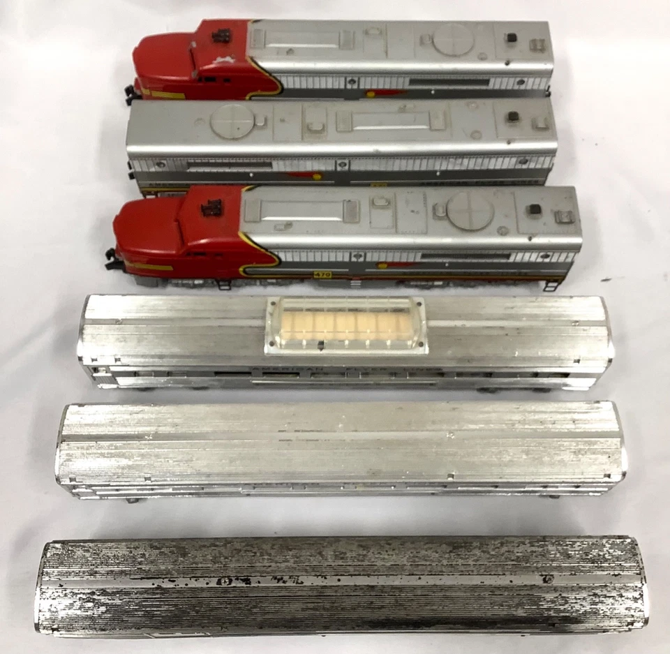 AMERICAN FLYER S 470,471,473 1958  DIESEL SET with #960, 961, 962 Passenger Cars - Image 2 of 4