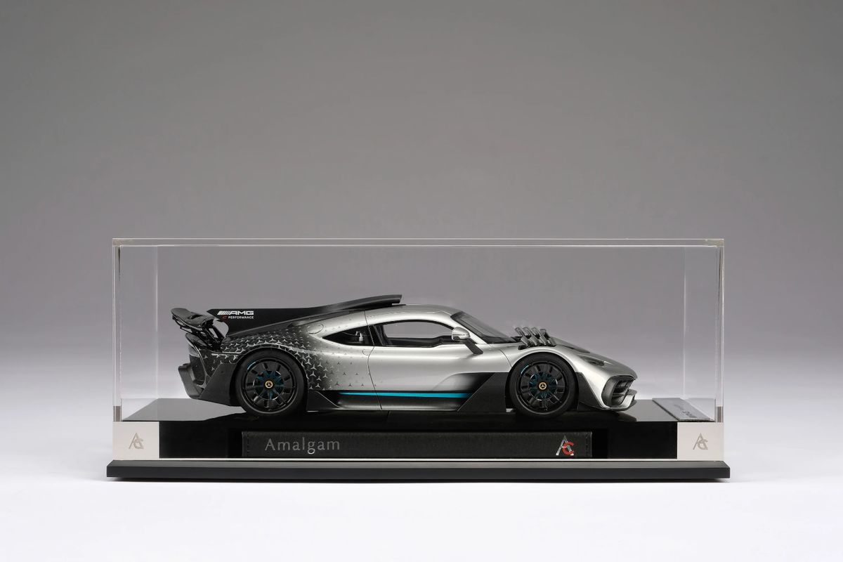 プロメア　 1/18 スケール　レーシングカー　Merucedes-AMG プロメア 1/18 スケール レーシングカー Merucedes-AMG - メルカリ