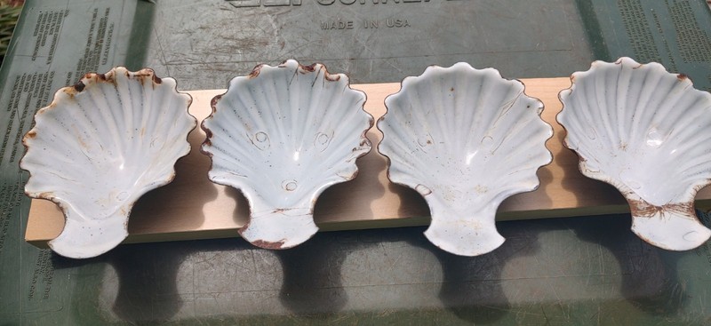 FOUR ANTIQUE SCALLOP BAKING TINS 
