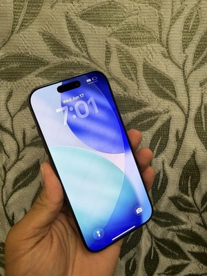 Apple iPhone 17 Cracked Screen/Back