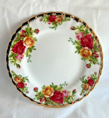 Royal Albert 1962 Old Country Roses Gold Rim 6 1/4'' Bread / Dessert Plate