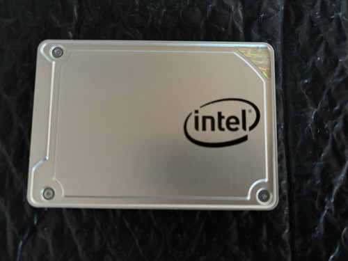 Intel SSD 2,5" Sata 512GB SSDSC2KW512G8 wie neu erst 1 Betriebsstunde