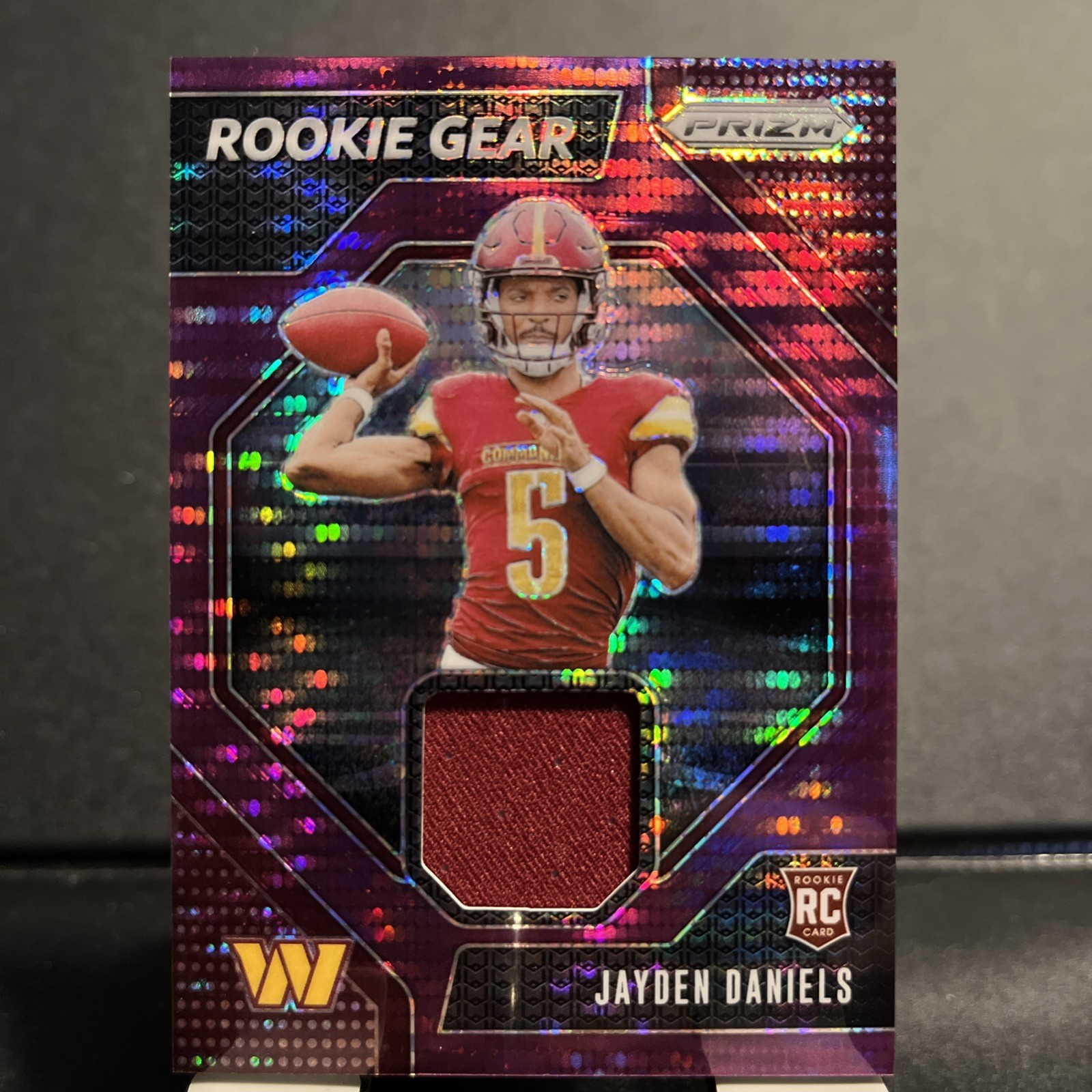 2024 Panini Prizm Rookie Gear Jayden Daniels RG-JDS Purple Pulsar Prizm (RC)