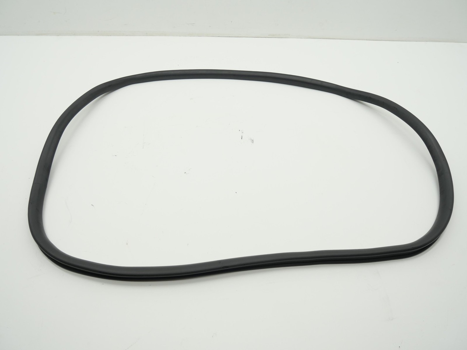 2005 Bentley Continental GT Rear Trunk Weatherstrip Seal Deck Lid Gate 59k OEM