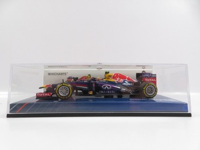 1:43 Minichamps 410130002 Infinity RB9 M. Webber 2013 
